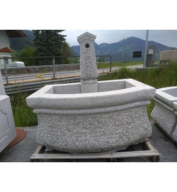 Brunnen Granit hellgrau