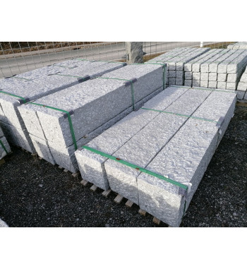 Palisaden Granit grau gespalten 30x30x200 cm